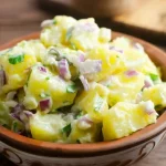sallad-av-potatis-och-inlagda-gurkor-ett-enkelt-recept.webp.webp